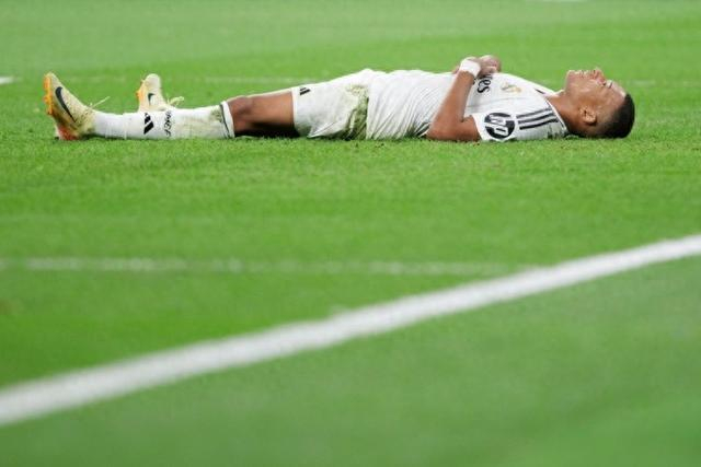 法甲前瞻：大巴黎为夺榜首不容有失，勒阿弗尔崇尚防守至上（法甲前瞻：巴黎冲击榜首不容失手，勒阿弗尔主打铁血防守）