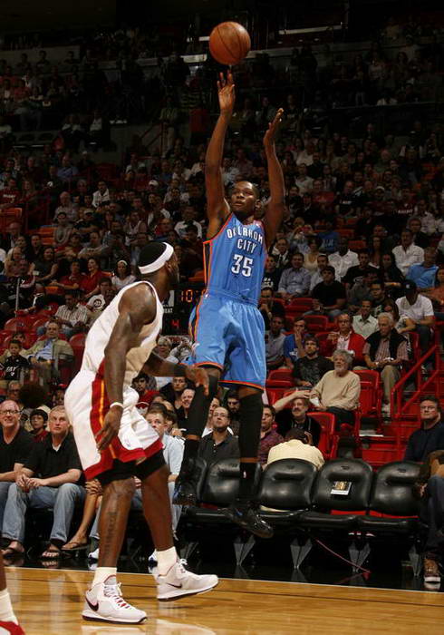 日职乙战报：神代庆人、村上悠绯破门，爱媛1-1熊本（日职乙战报：神代庆人与村上悠绯相继建功，爱媛1-1战平熊本）