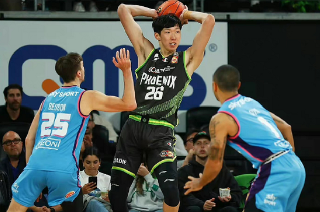 87年主场不败！梅里诺传射建功，阿森纳2-0小蜜蜂十一轮不败领跑（主场87年不败延续！梅里诺传射发威，阿森纳2-0小蜜蜂，十一轮不败继续领跑）