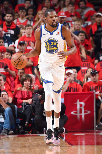 CBA俱乐部杯-张宁21+7徐昕8分，陈国豪首秀山西险胜广州（CBA俱乐部杯：张宁21分7板领衔，陈国豪完成首秀，山西险胜广州，徐昕贡献8分）