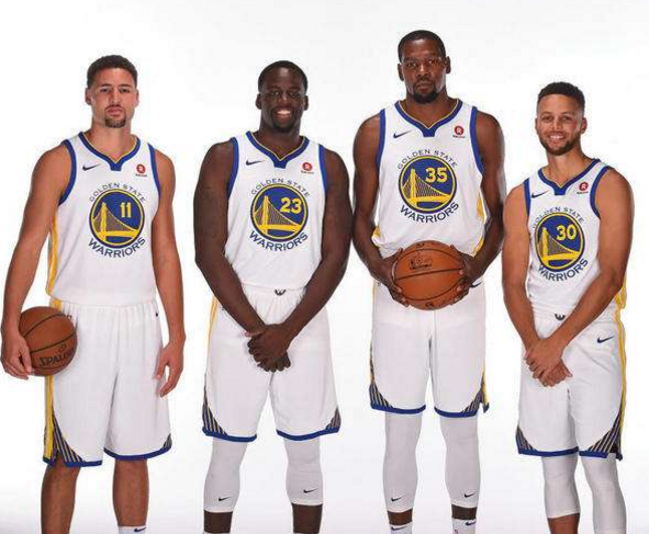 豪门悲喜夜：维拉2-1绝杀阿森纳 曼城3-0落后枪手2分 切尔西3轮不胜（英超豪门冷暖夜：维拉2-1补时绝杀枪手 曼城3-0仍落后2分 切尔西陷三轮不胜）