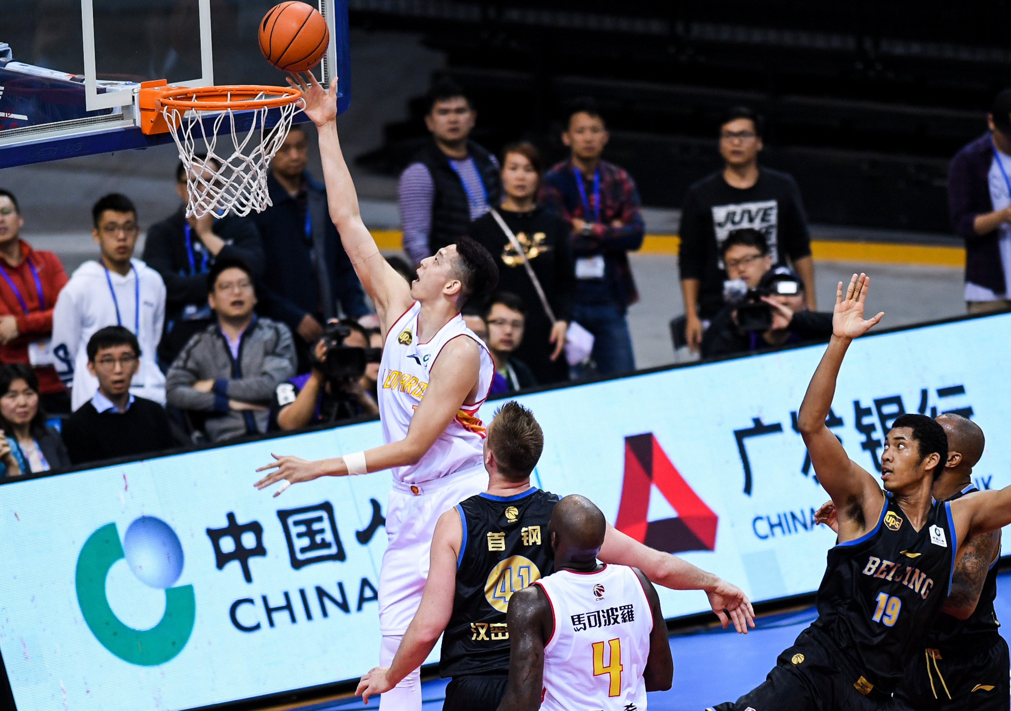 结束5年中超之旅！长春亚泰提前1轮降入中甲（结束中超五年征程，长春亚泰提前一轮降入中甲）