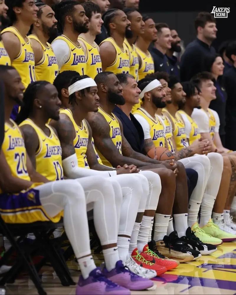 英格兰官方：戈登和波普因伤退出名单，查洛巴和特拉福德入替（英格兰队官宣：戈登、波普伤退，查洛巴与特拉福德递补入选）