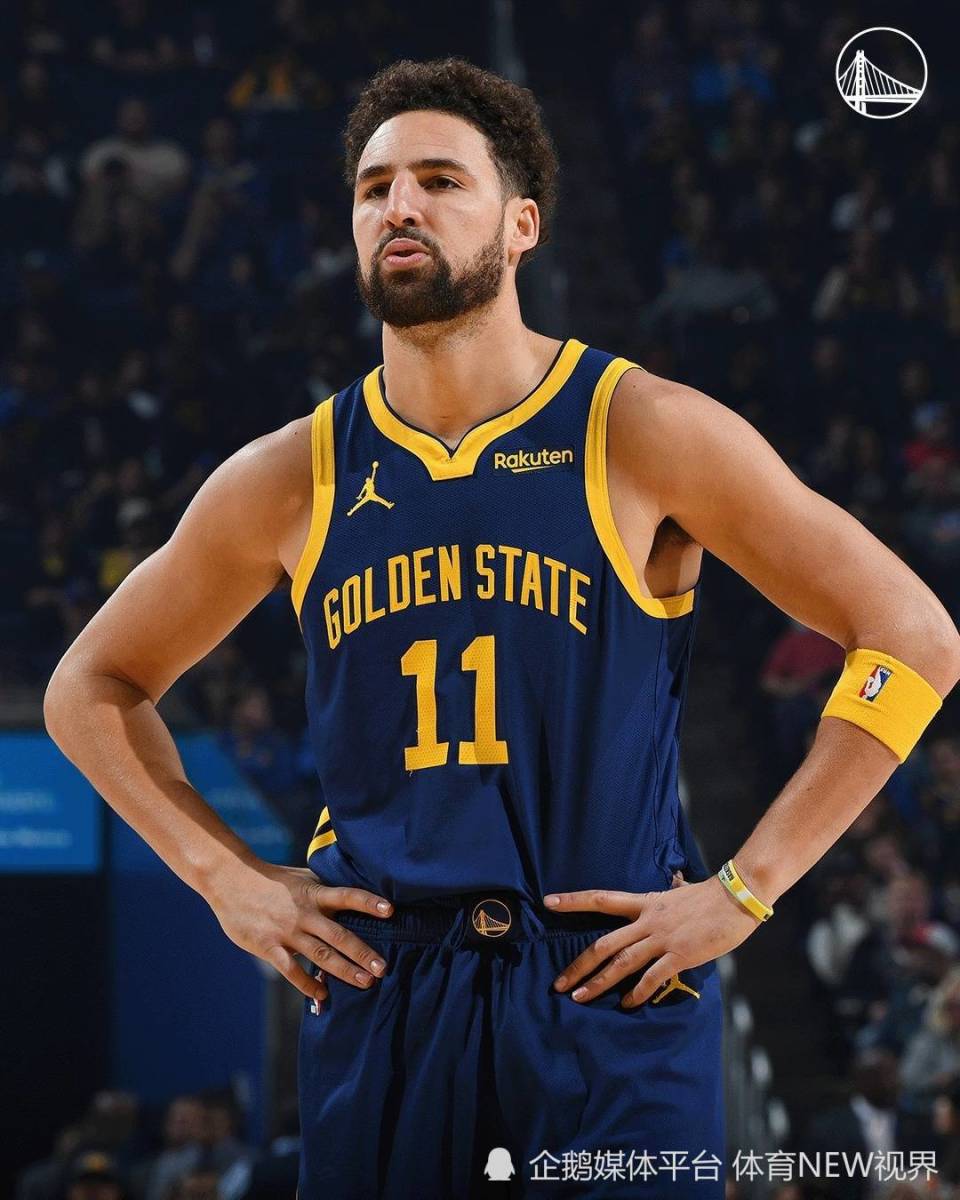 林诗栋：我没有让大家失望！胜利后亲吻胸前国旗（林诗栋：不负众望，取胜后深情亲吻胸前国旗）