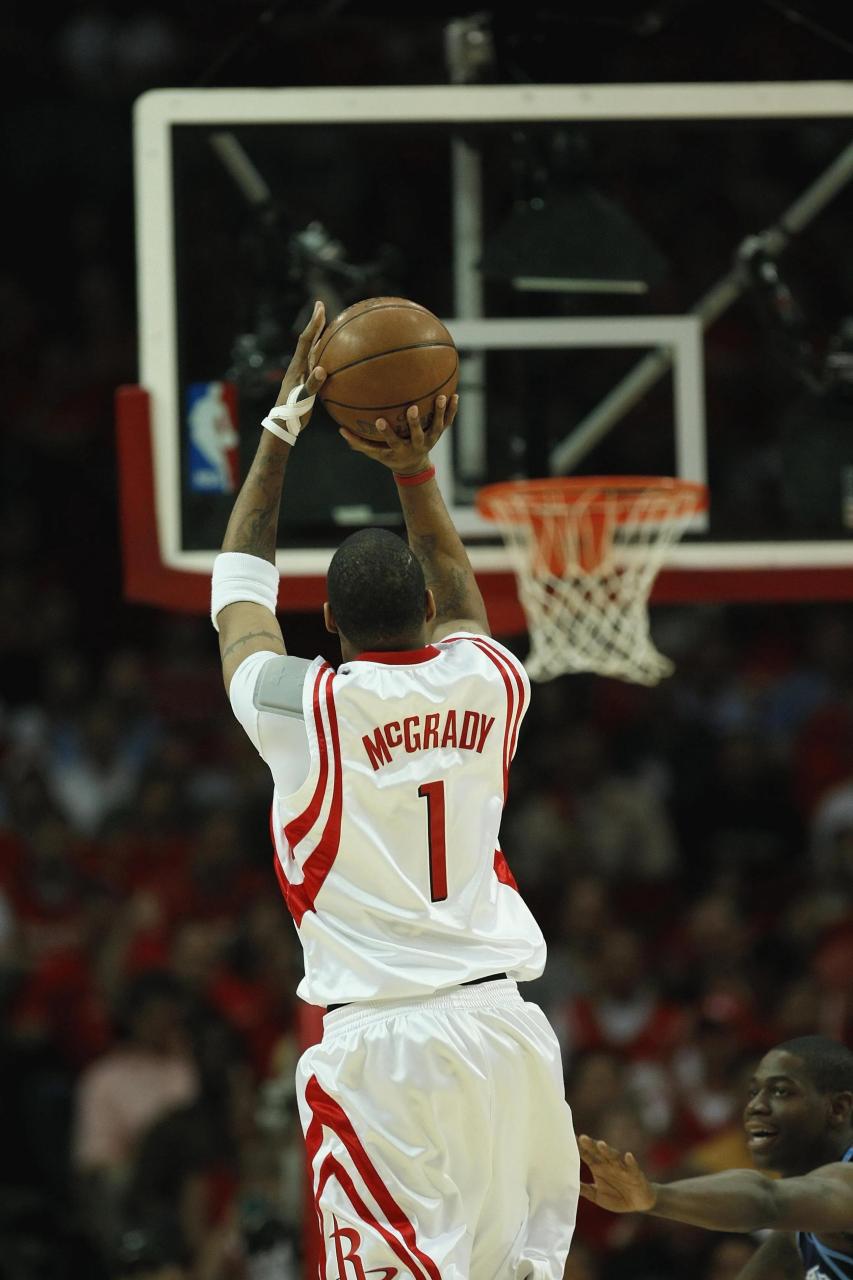 重庆两江新区十联屏打出多个宣传语，庆祝重庆铜梁龙冲超成功（重庆两江新区十联屏齐播多条祝贺标语，庆重庆铜梁龙成功冲超）